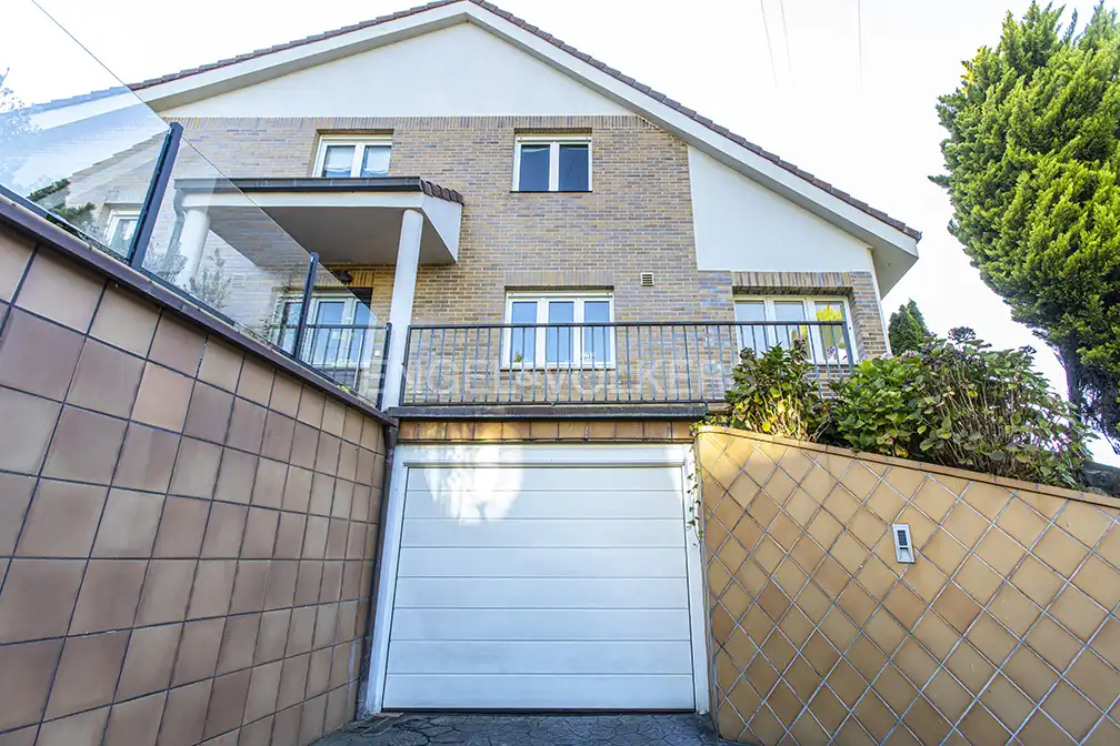 Vista exterior de Casa o chalet en venta en Gijón  con Calefacción, Jardín privado y Terraza