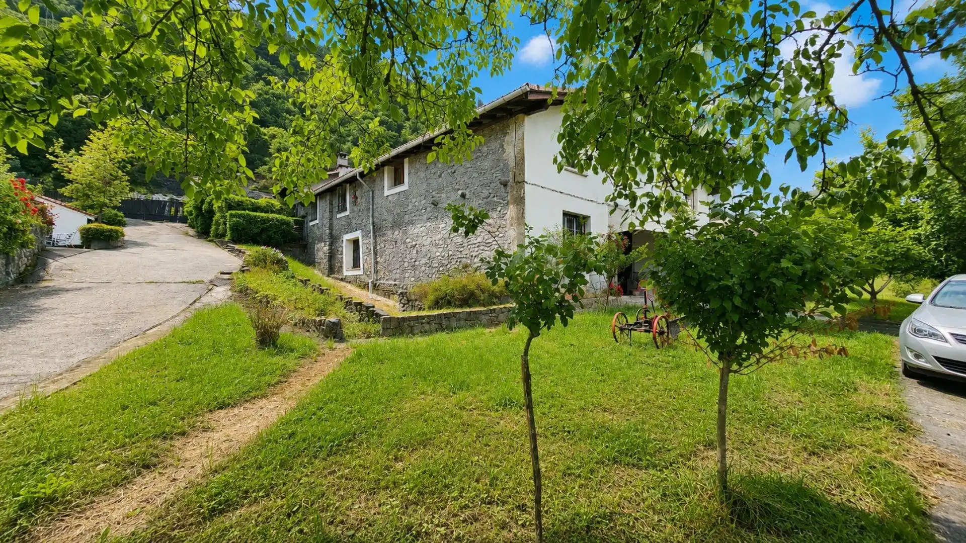 Vista exterior de Casa o xalet en venda en Markina-Xemein amb Jardí privat