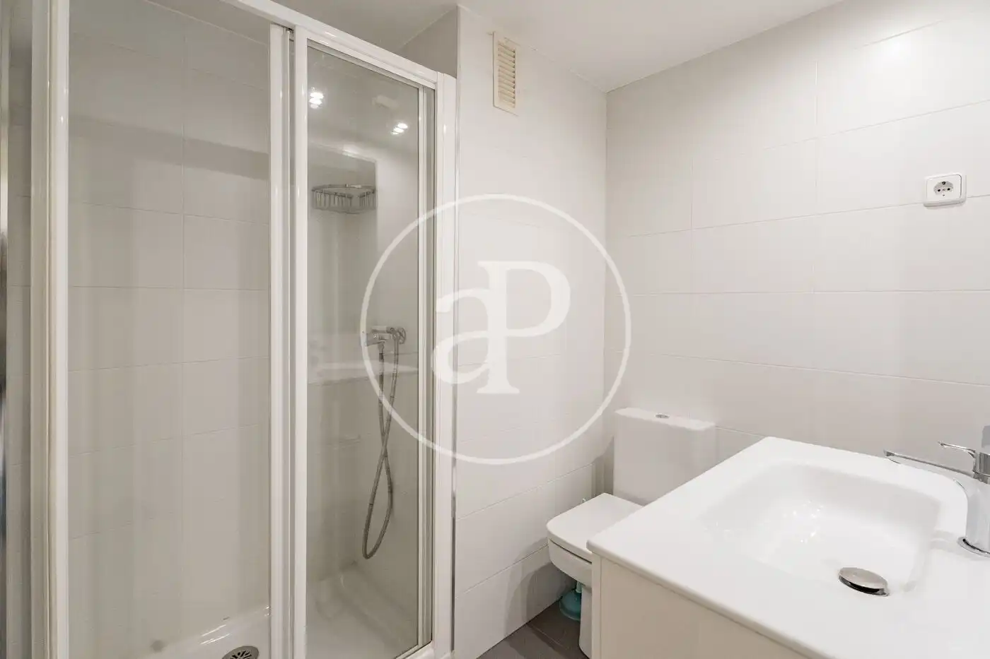 Baño de Piso en venta en Madrid con Aire acondicionado, Calefacción y Terraza