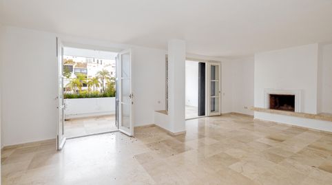 Foto 3 de Piso en venta en Avenida Jardines de las Golondrinas, Romana Playa, Marbella