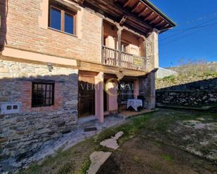 Vista exterior de Casa o xalet en venda en Llanes amb Terrassa i Balcó