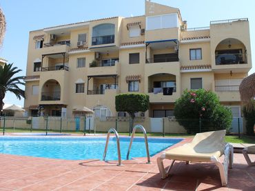 Apartment with pool for sale in Calle Alameda 131