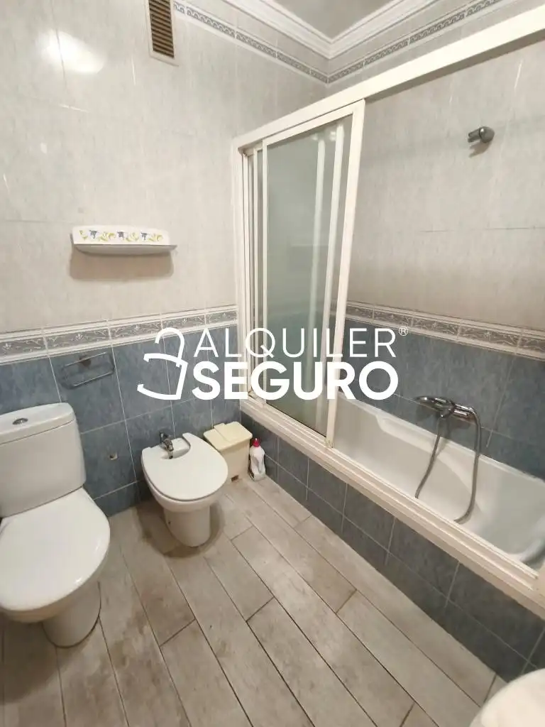 Baño de Piso de alquiler en Alicante / Alacant con Amueblado