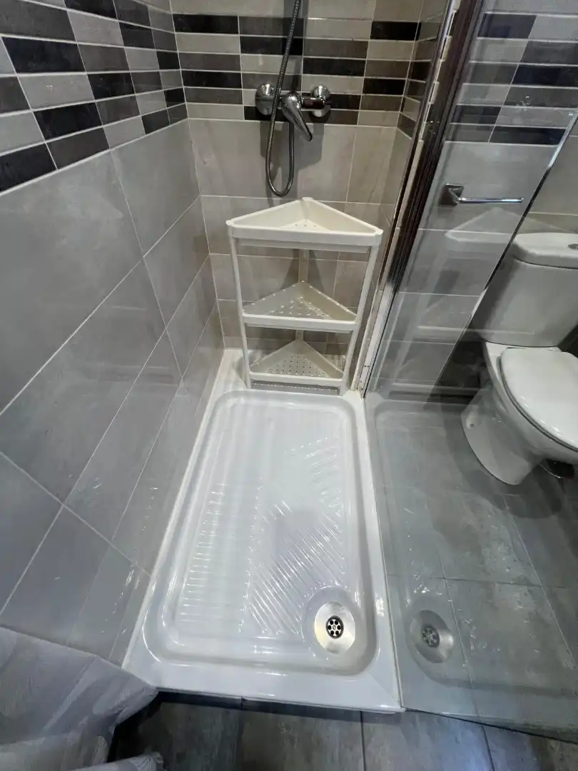 Bathroom of Flat for rent in Madrid  with Air Conditioner, Heating and Parquet flooring