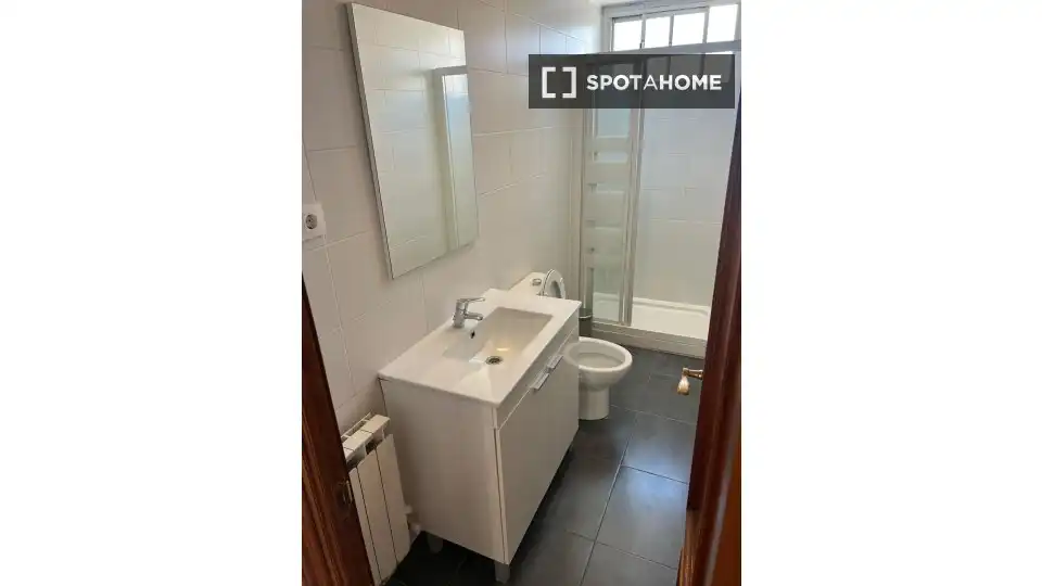 Baño de Piso de alquiler en Madrid con Aire acondicionado, Calefacción y Amueblado