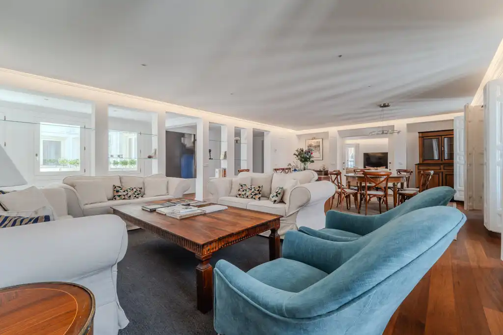 Living room of Flat for rent in Madrid  with Air Conditioner, Heating and Balcony