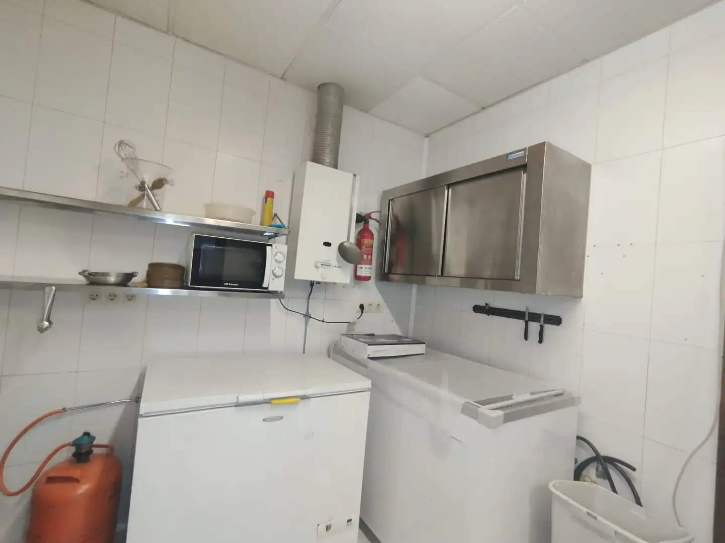 Cuina de Local de lloguer en Socuéllamos amb Aire condicionat i Moblat