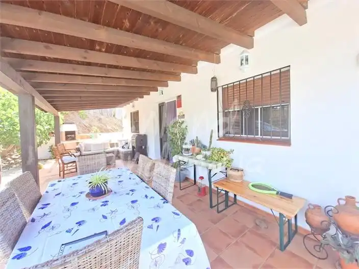 Casa rústica amb piscina en venda a El Borge, imagen 3