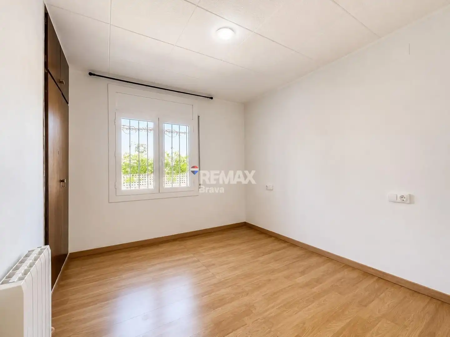 Bedroom of Houses for sale in Roses  with Air Conditioner, Private garden and Parquet flooring