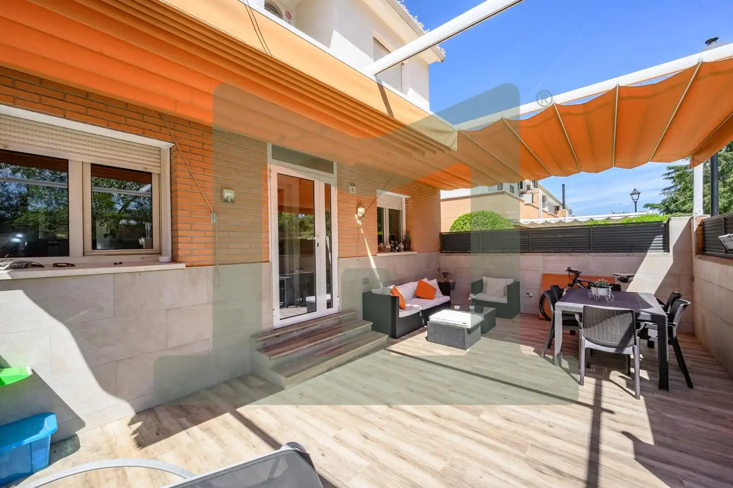 Terrasse von Einfamilien-Reihenhaus zum Verkauf in Griñón mit Klimaanlage, Heizung und Privatgarten