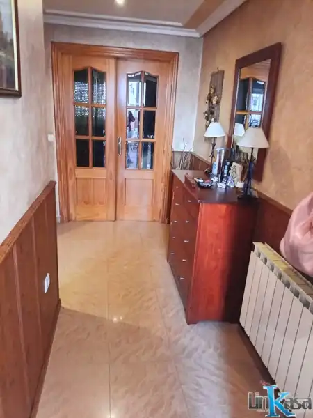 Casa adosada en venda en Linares amb Calefacció, Traster i Piscina