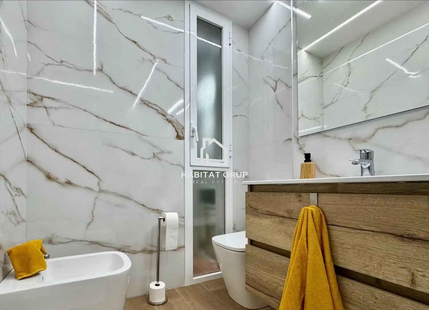 Bathroom of Flat for sale in Girona  with Air Conditioner, Heating and Private garden