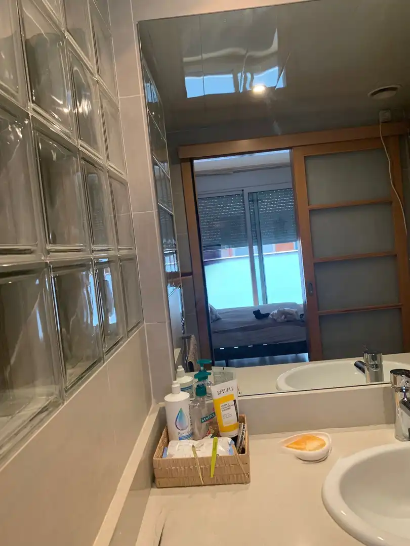 Badezimmer von Wohnung zur Miete in Barcelona mit Klimaanlage und Heizung