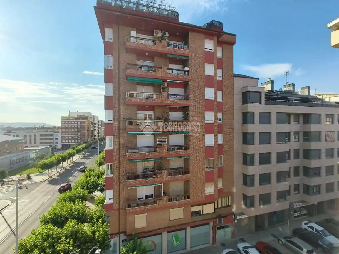 Vista exterior de Piso en venta en Palencia con Trastero y Balcón