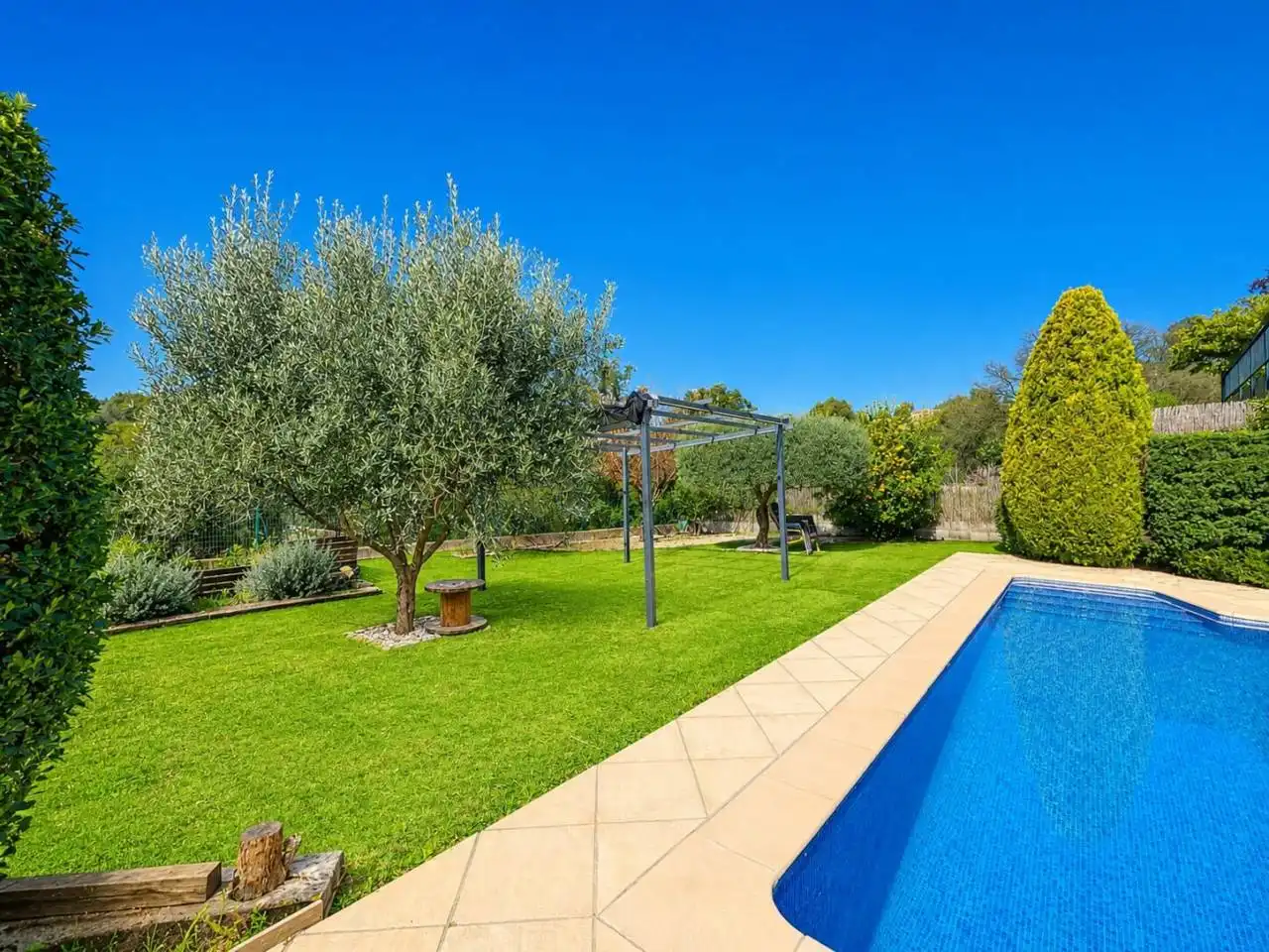 Piscina de Casa o xalet en venda en Caldes de Montbui amb Aire condicionat, Calefacció i Jardí privat