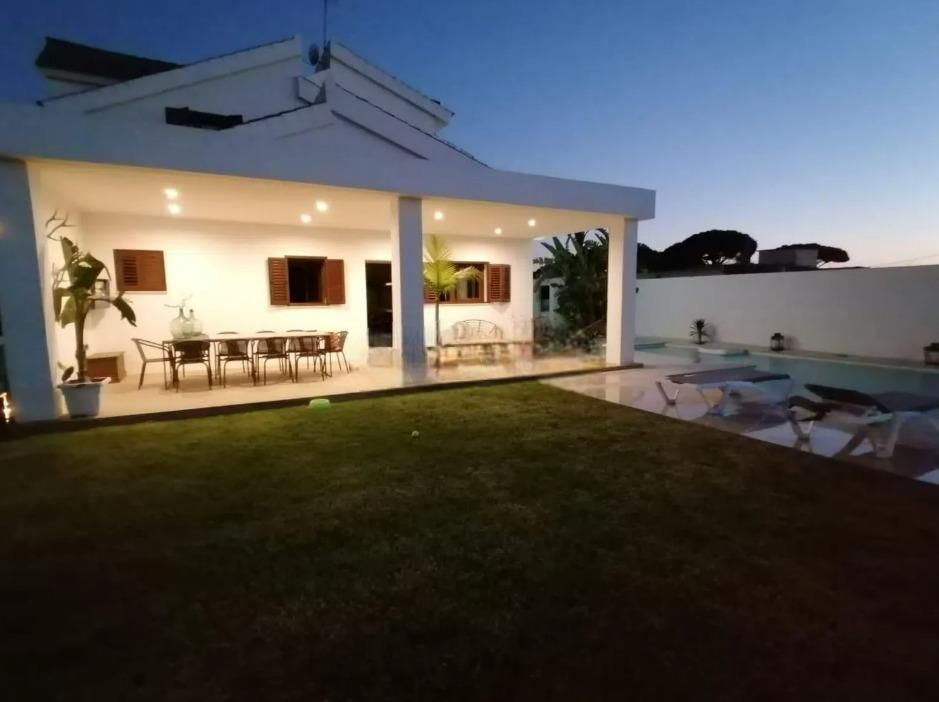 Terrassa de Casa o xalet en venda en Chiclana de la Frontera amb Aire condicionat, Calefacció i Jardí privat