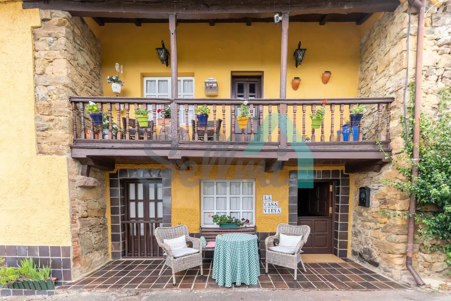 Terrassa de Casa adosada en venda en Langreo amb Calefacció, Jardí privat i Parquet