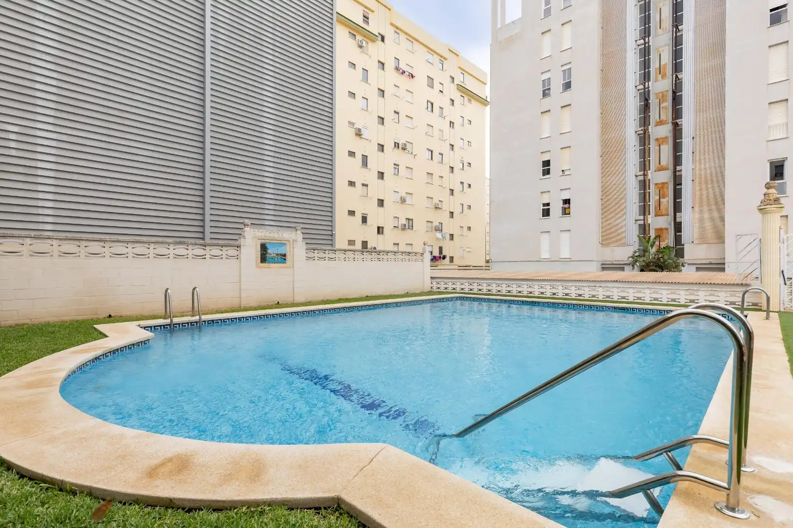 Swimming pool of Flat for sale in Gandia  with Air Conditioner, Heating and Terrace