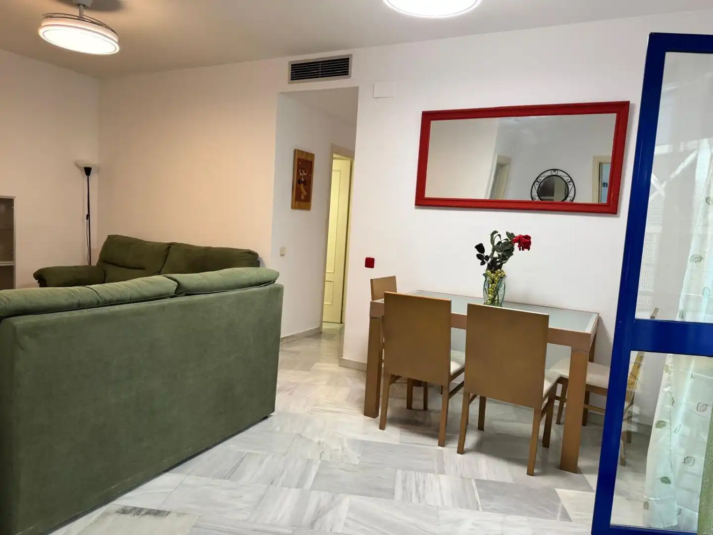 Wohnzimmer von Wohnung zur Miete in Centro