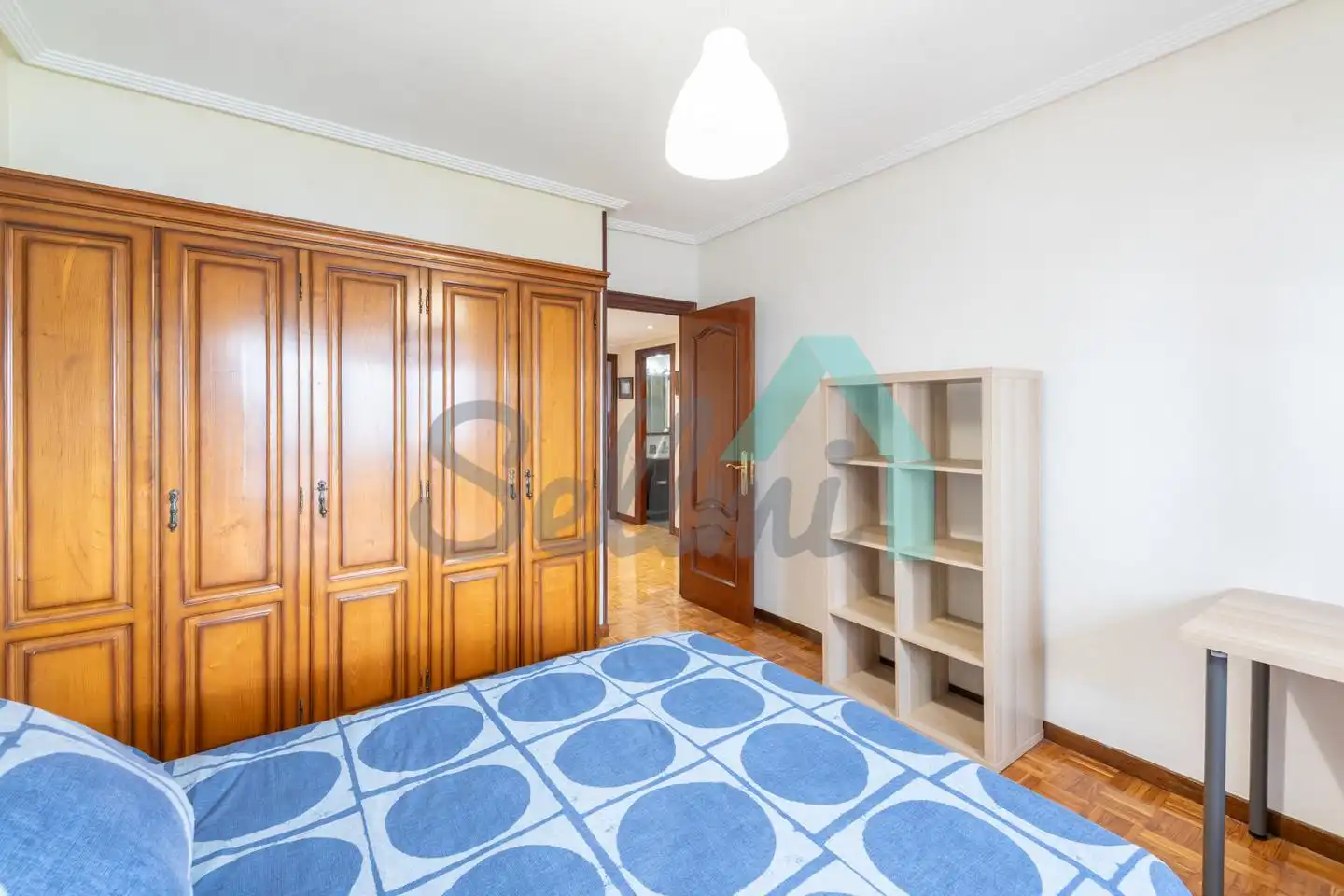 Dormitori de Pis per a compartir en Oviedo  amb Calefacció, Parquet i Terrassa