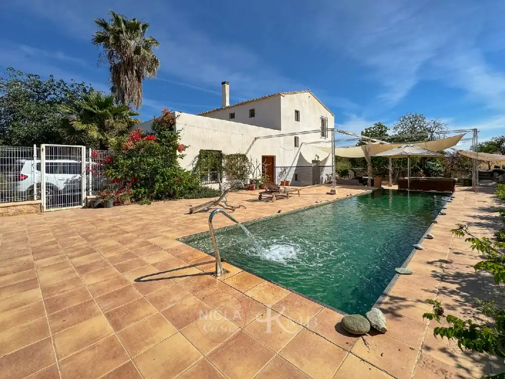 Vista exterior de Casa o xalet en venda en Antas amb Jardí privat, Terrassa i Piscina