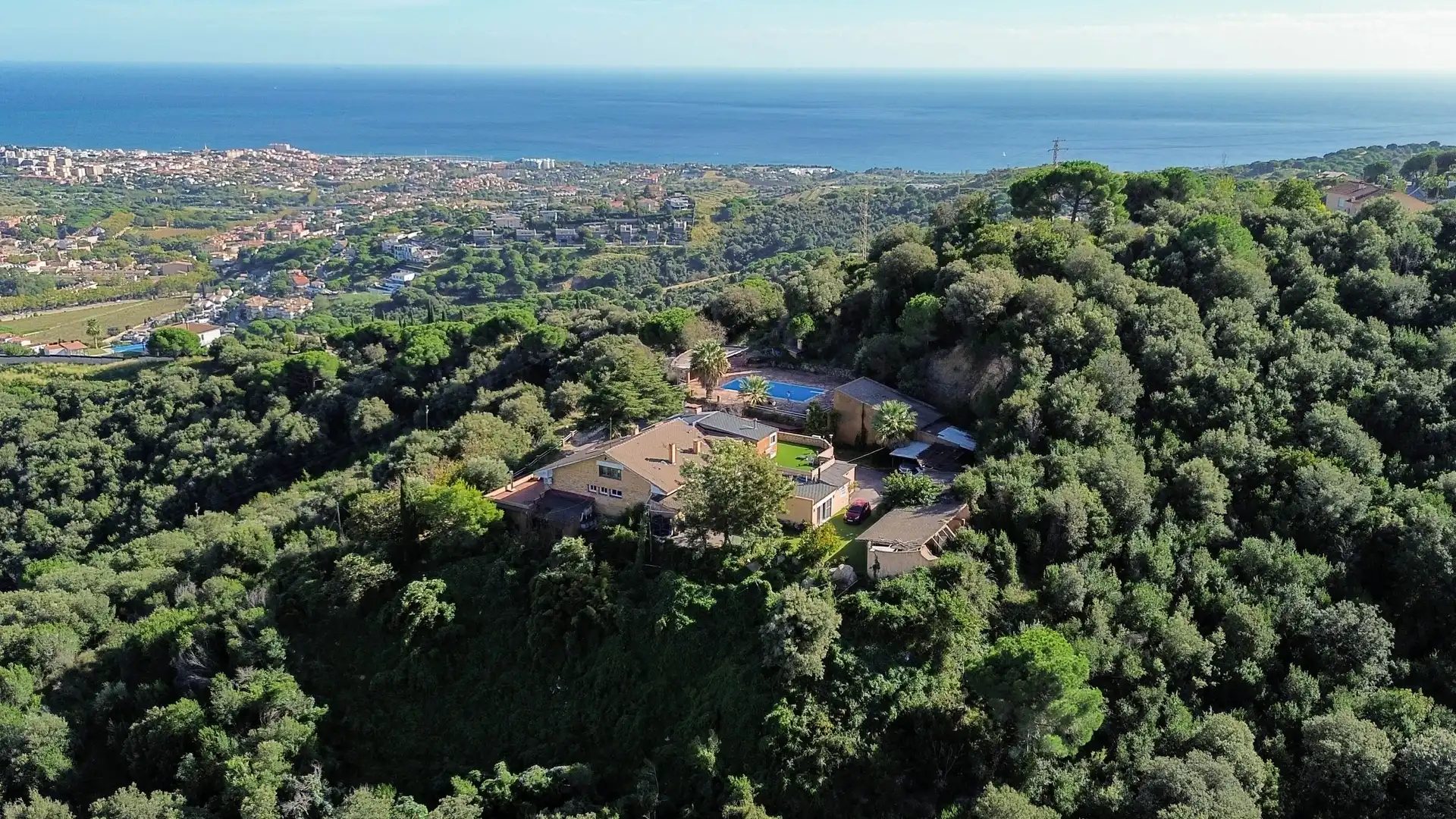 Vista exterior de Finca rústica en venda en Alella amb Calefacció, Terrassa i Traster