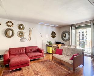 Living room of Flat for sale in  Barcelona Capital  with Heating and Balcony