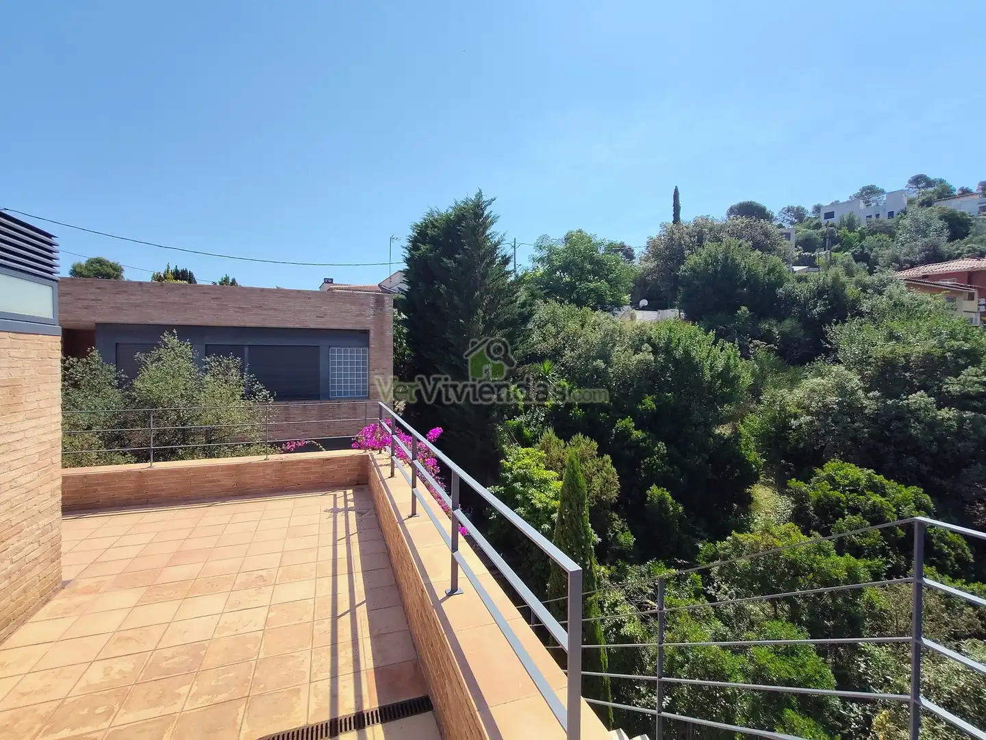 Vista exterior de Casa o xalet en venda en Sant Cugat del Vallès amb Aire condicionat, Calefacció i Jardí privat
