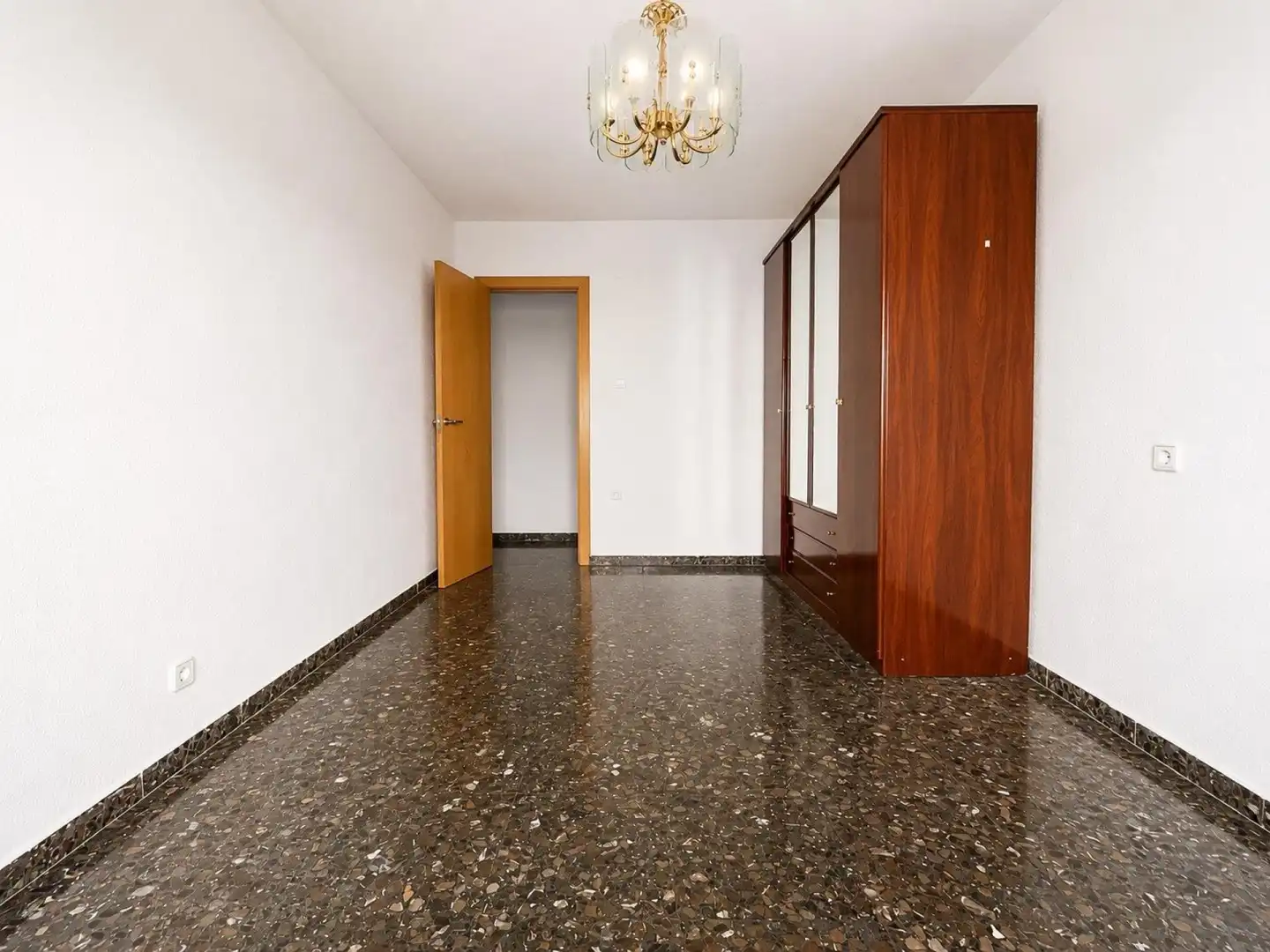 Wohnung zum Verkauf in Xirivella mit Klimaanlage, Heizung und Terrasse