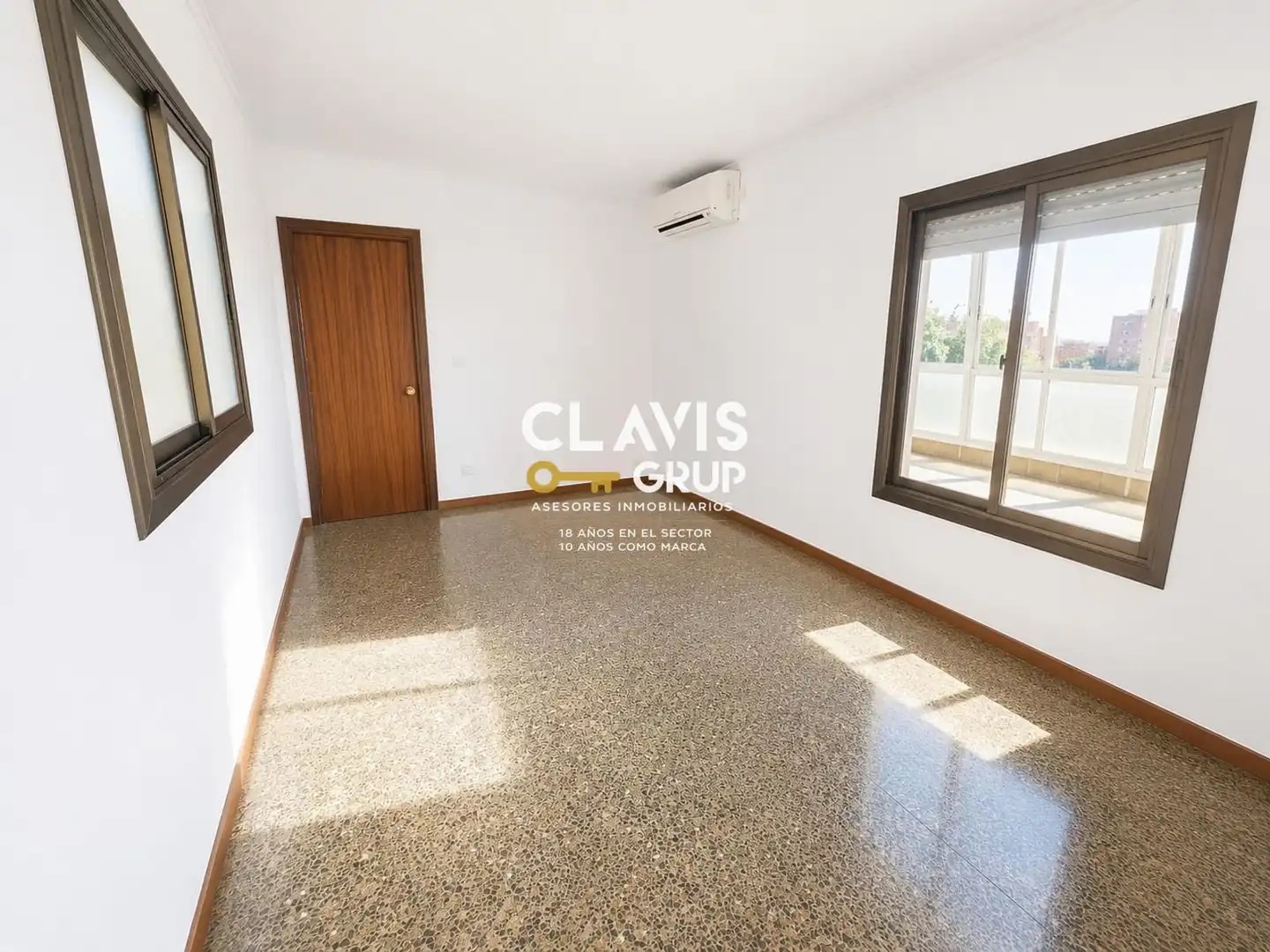 Vista exterior de Ático en venta en Barcelona con Aire acondicionado, Calefacción y Terraza
