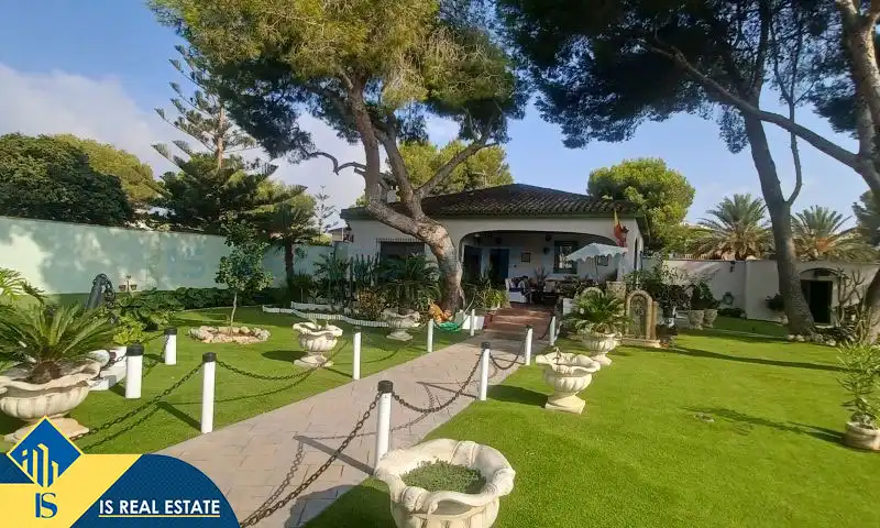 Villa mit Pool zum Verkauf in Orihuela Costa