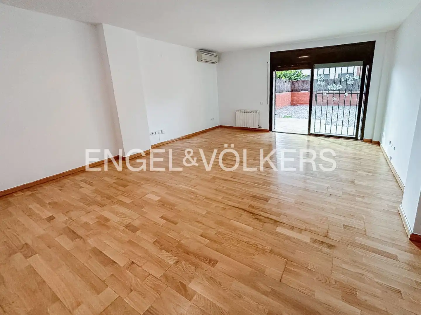 Sala de estar de Piso de alquiler en Sant Feliu de Llobregat con Aire acondicionado, Calefacción y Parquet