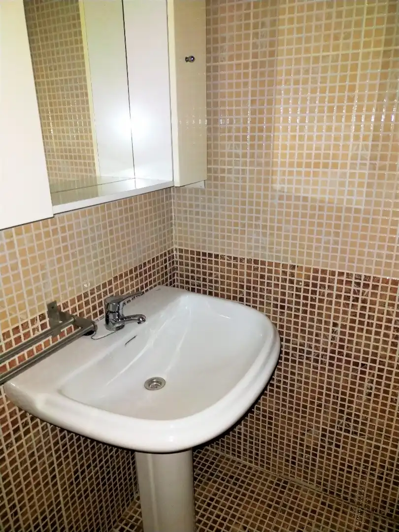 Bany de Apartament de lloguer en Aranjuez amb Aire condicionat, Calefacció i Parquet