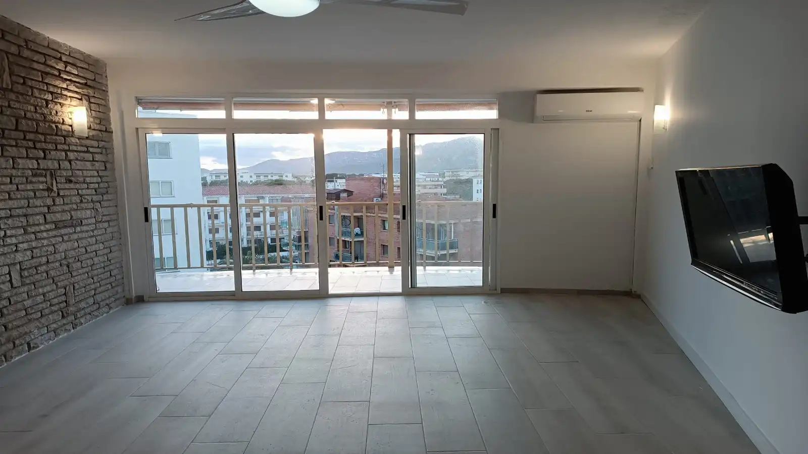 Wohnzimmer von Wohnung zum Verkauf in Mont-roig del Camp mit Klimaanlage, Parkett und Terrasse