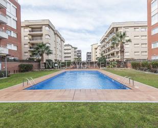 Piscina de Apartament de lloguer en Calafell amb Aire condicionat, Calefacció i Jardí privat