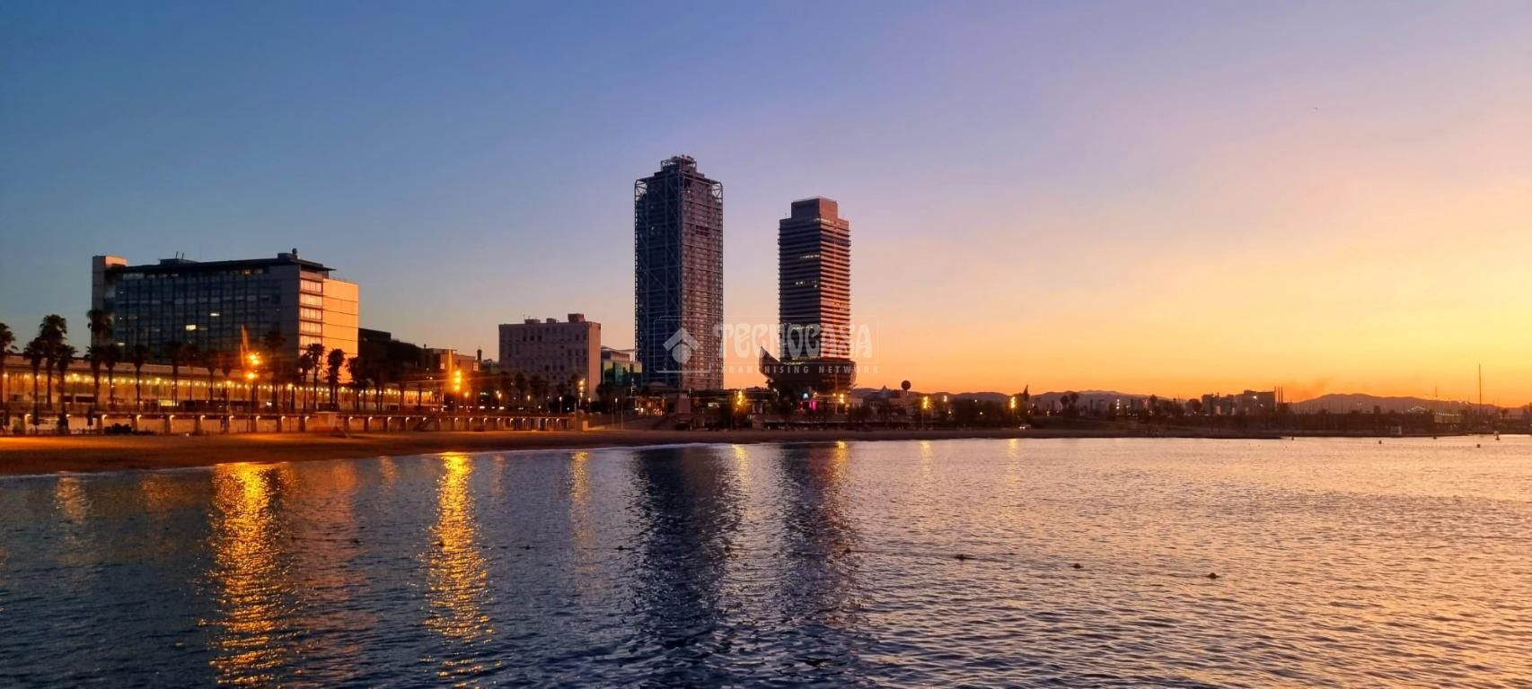 Exterior view of Study for sale in  Barcelona Capital  with Air Conditioner and Parquet flooring