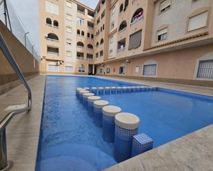 Piscina de Apartament en venda en Torrevieja amb Aire condicionat, Terrassa i Balcó