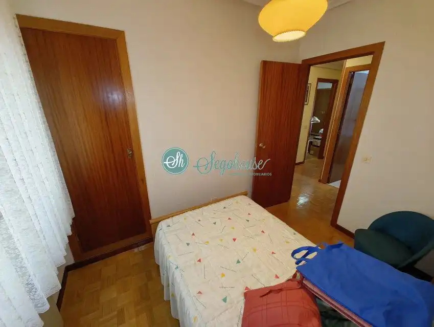 Bedroom of Flat for sale in Segovia  with Heating, Parquet flooring and Terrace