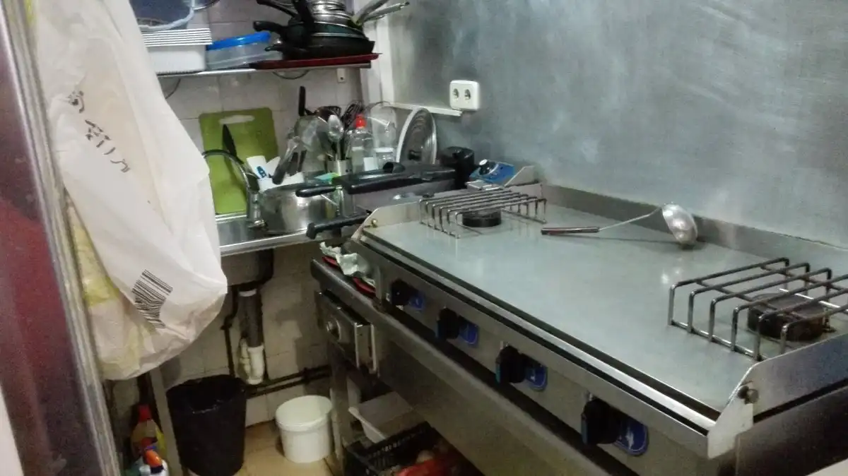 Cuina de Local en venda en Móstoles amb Aire condicionat i Moblat