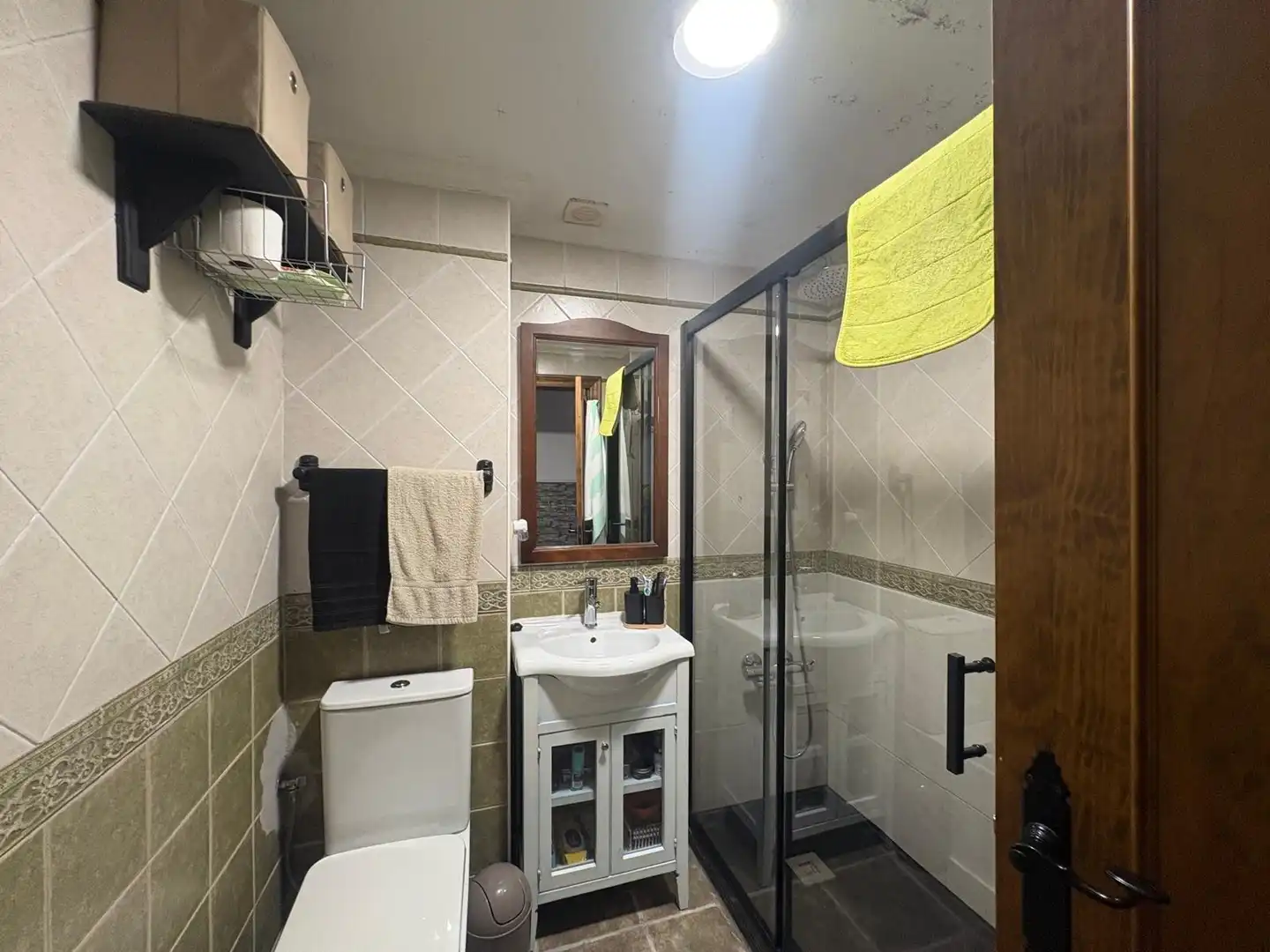 Bathroom of Flat for sale in Algeciras  with Air Conditioner and Heating