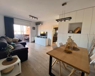 Living room of Flat for sale in Figueres  with Air Conditioner and Balcony