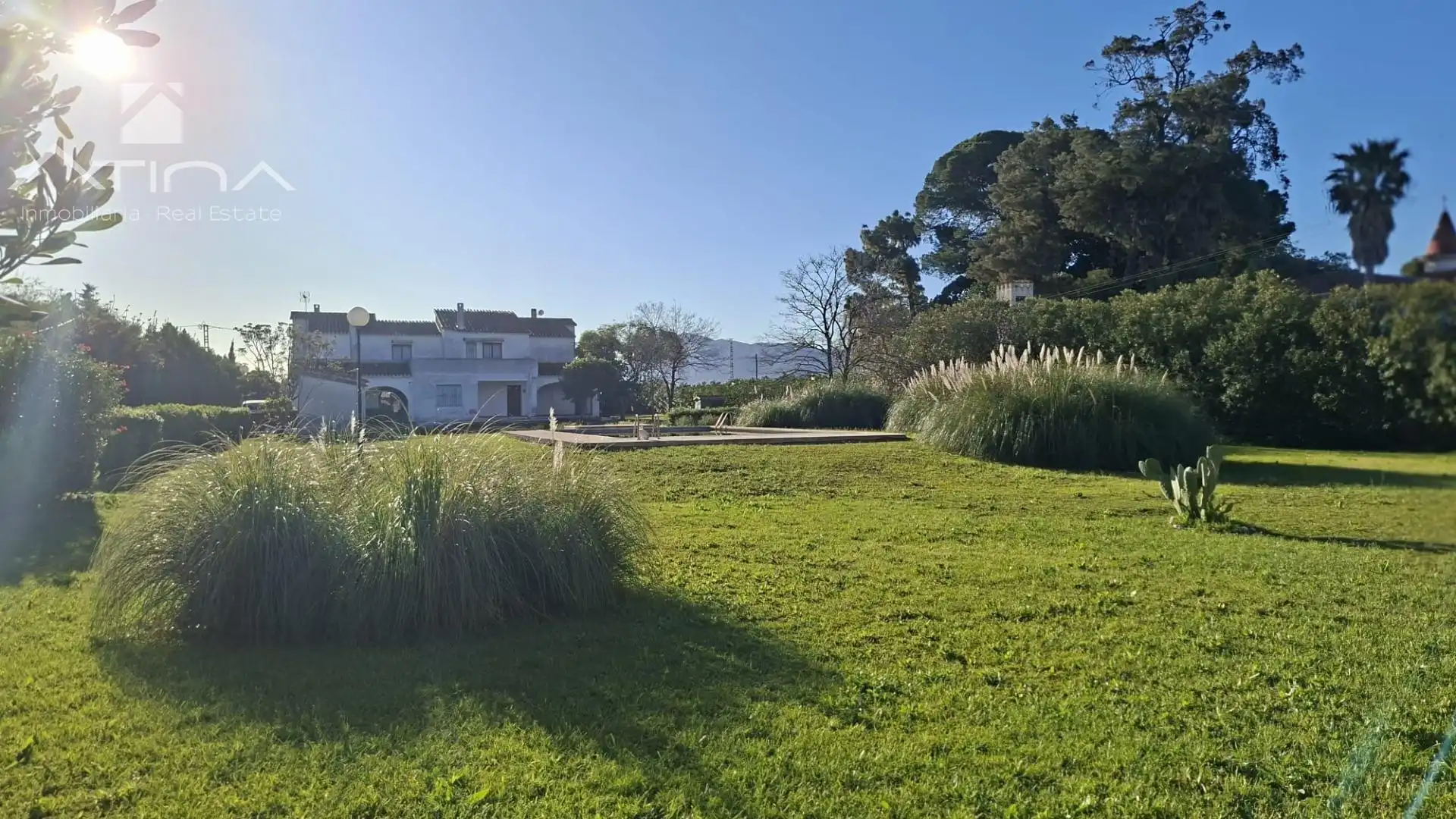 Einfamilien-Reihenhaus zum Verkauf in Dénia mit Klimaanlage, Privatgarten und Terrasse