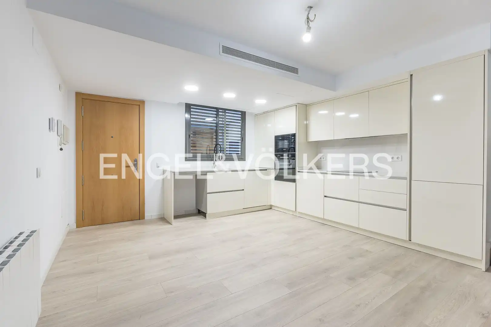 Cuina de Dúplex en venda en Barcelona amb Aire condicionat, Calefacció i Jardí privat