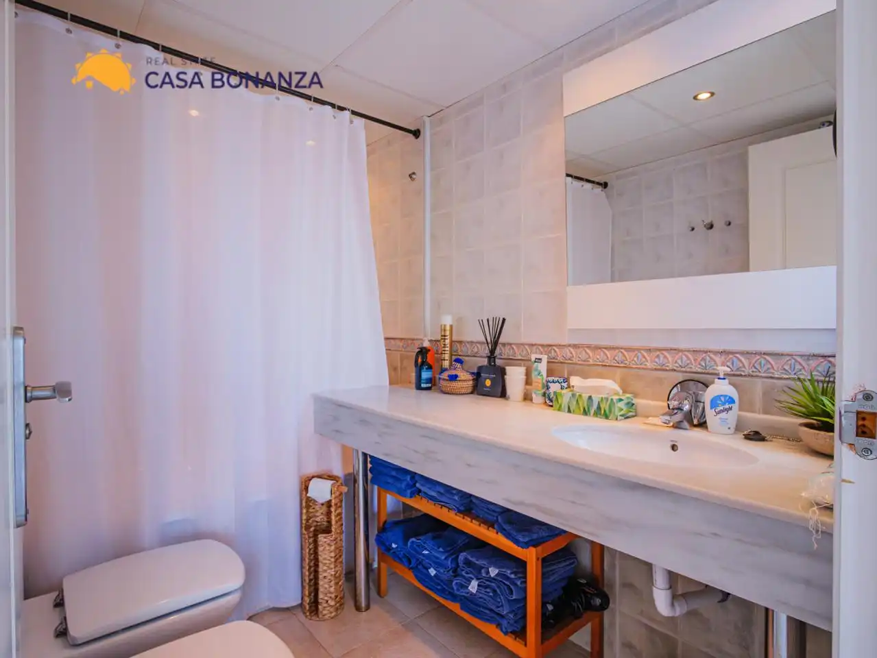 Bathroom of Apartments for sale in Almuñécar  with Air Conditioner, Terrace and Furnished