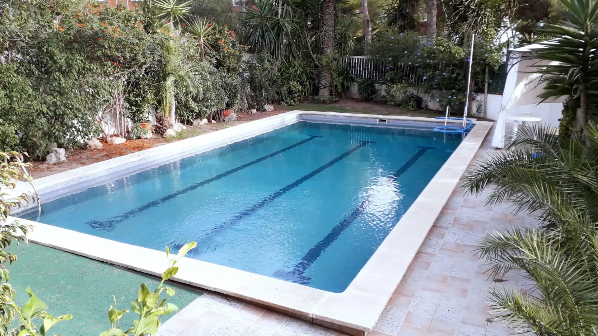 Piscina de Casa o xalet en venda en Castelldefels amb Aire condicionat, Calefacció i Jardí privat