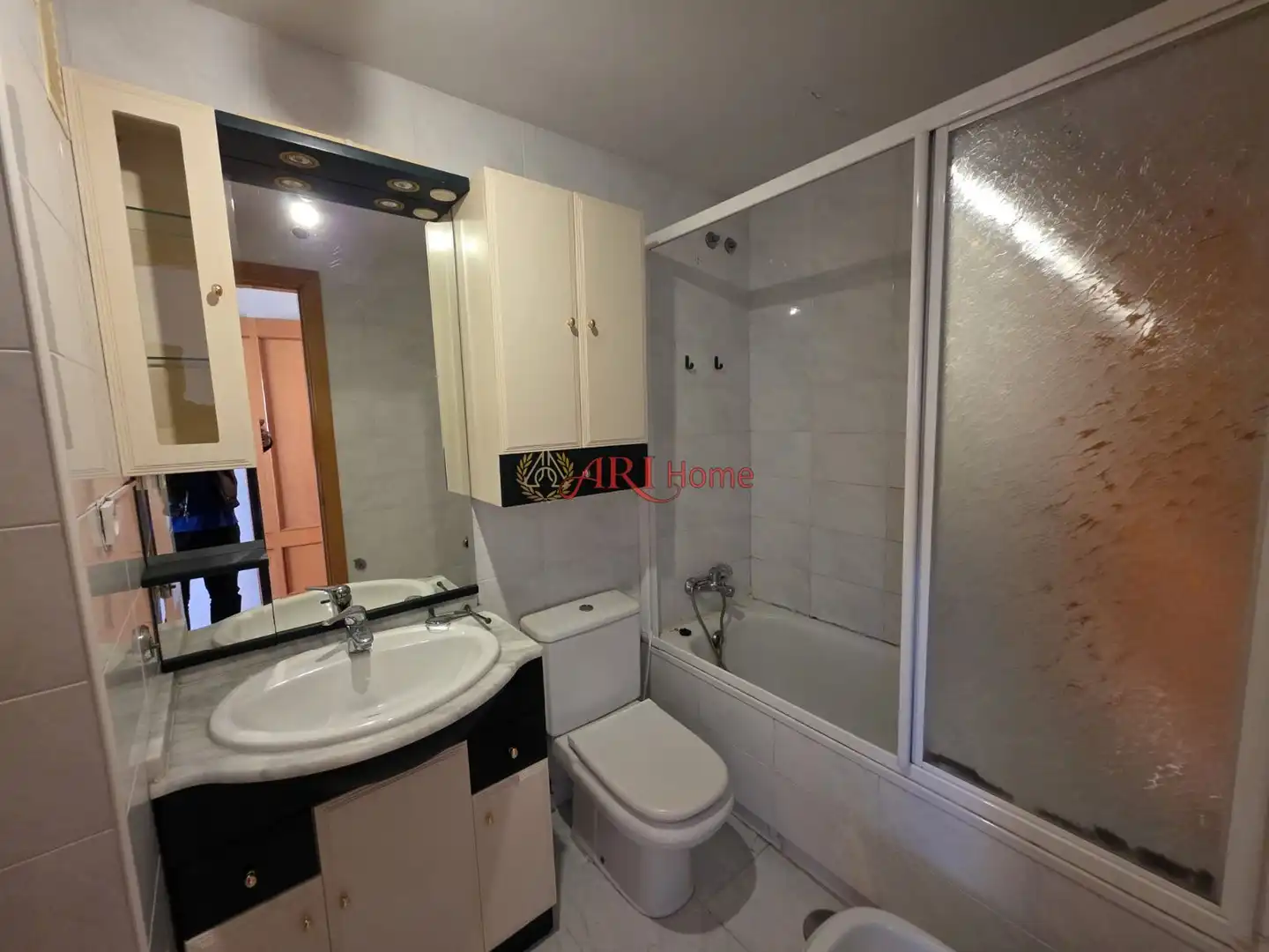 Bathroom of Flat for sale in Fuenlabrada  with Air Conditioner, Heating and Swimming Pool