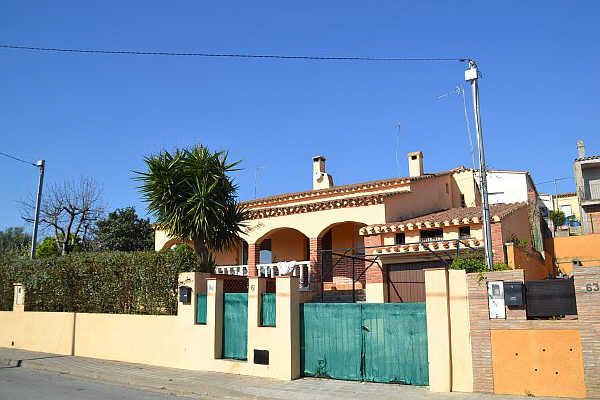 Vista exterior de Casa o xalet en venda en Sant Miquel de Fluvià amb Calefacció
