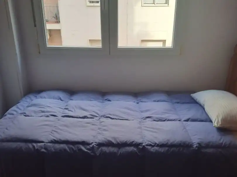 Dormitori de Pis per a compartir en Granada amb Aire condicionat, Calefacció i Parquet