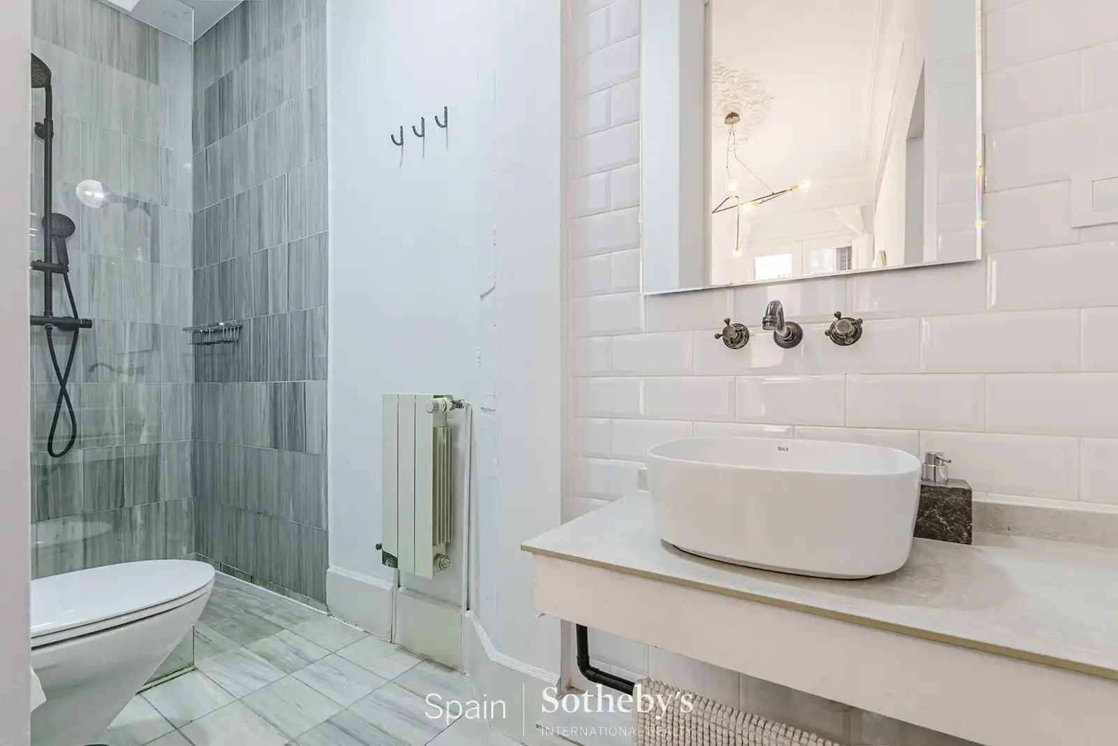 Bany de Apartament en venda en Barcelona amb Aire condicionat, Calefacció i Terrassa