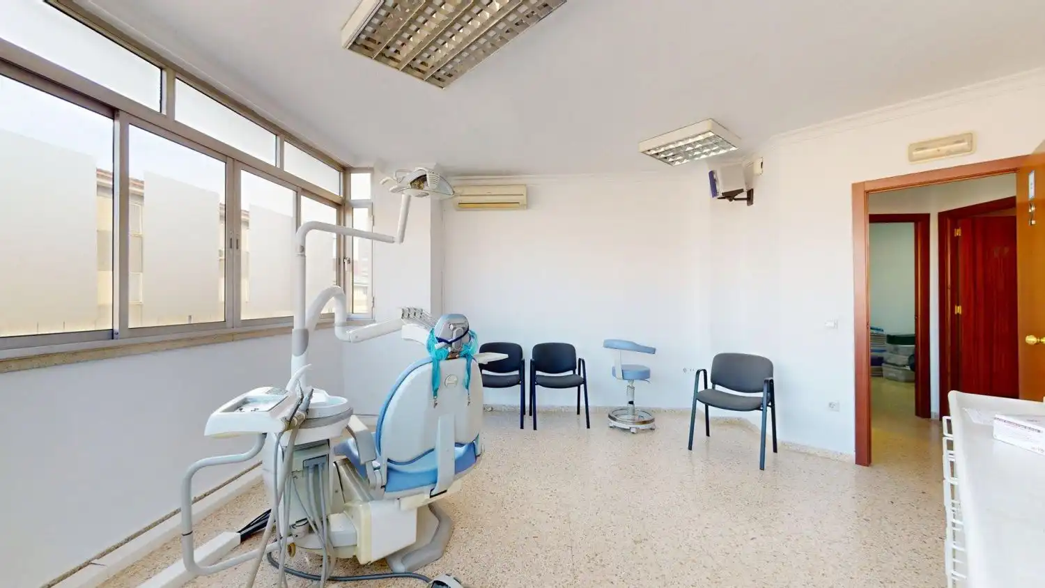 Office for rent in Montequinto  with Air Conditioner and Terrace